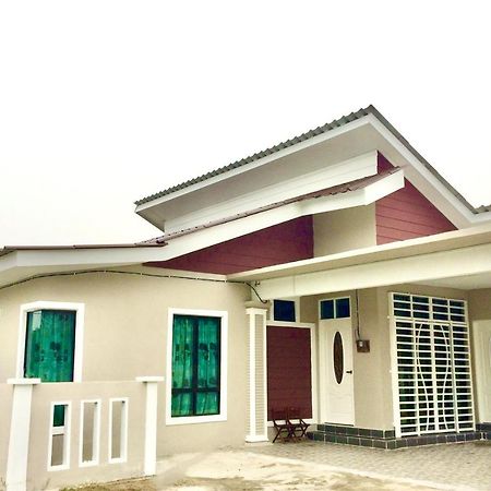 Aina Guest House Kota Bharu Exterior photo