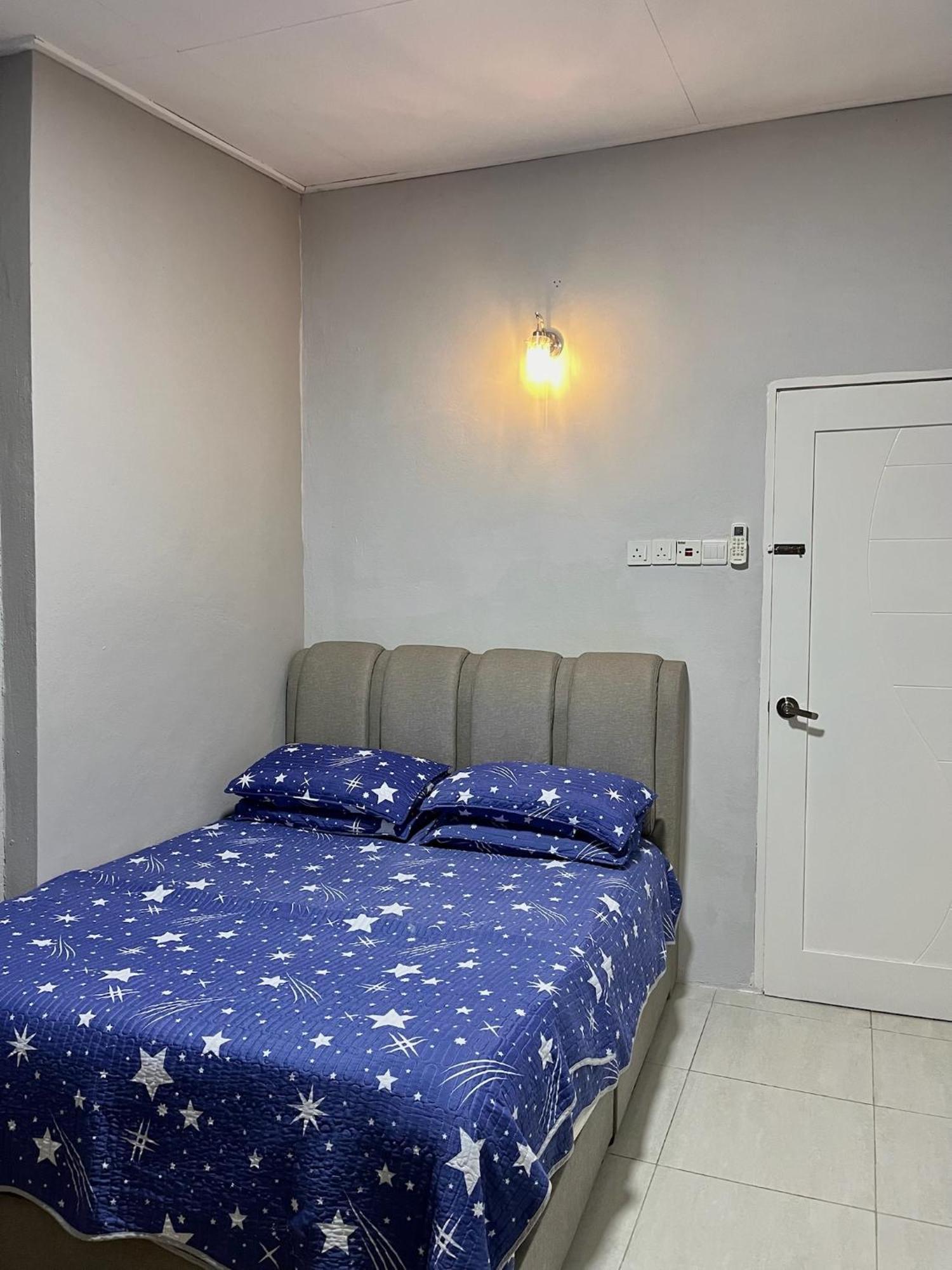 Aina Guest House Kota Bharu Exterior photo