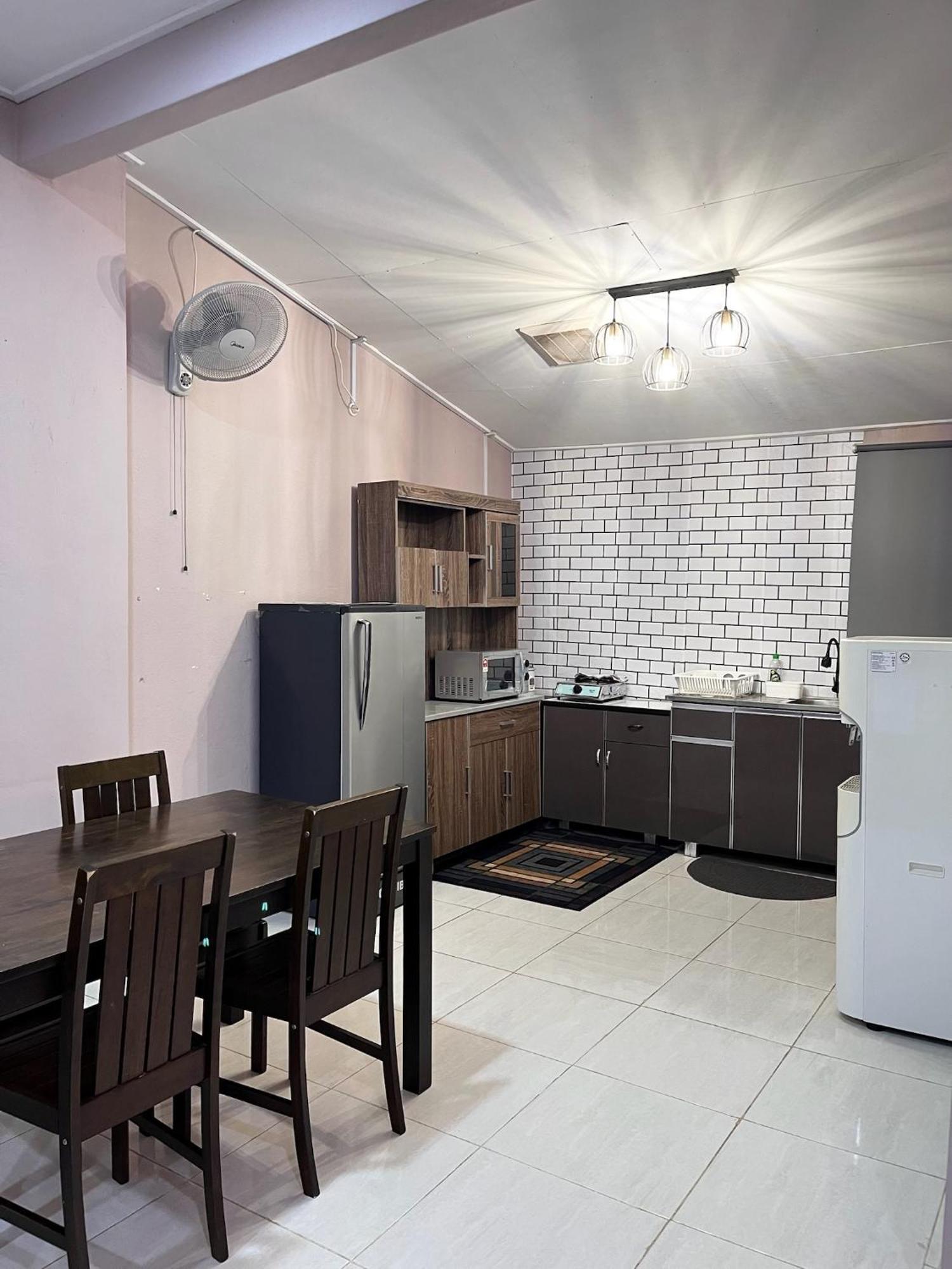 Aina Guest House Kota Bharu Exterior photo
