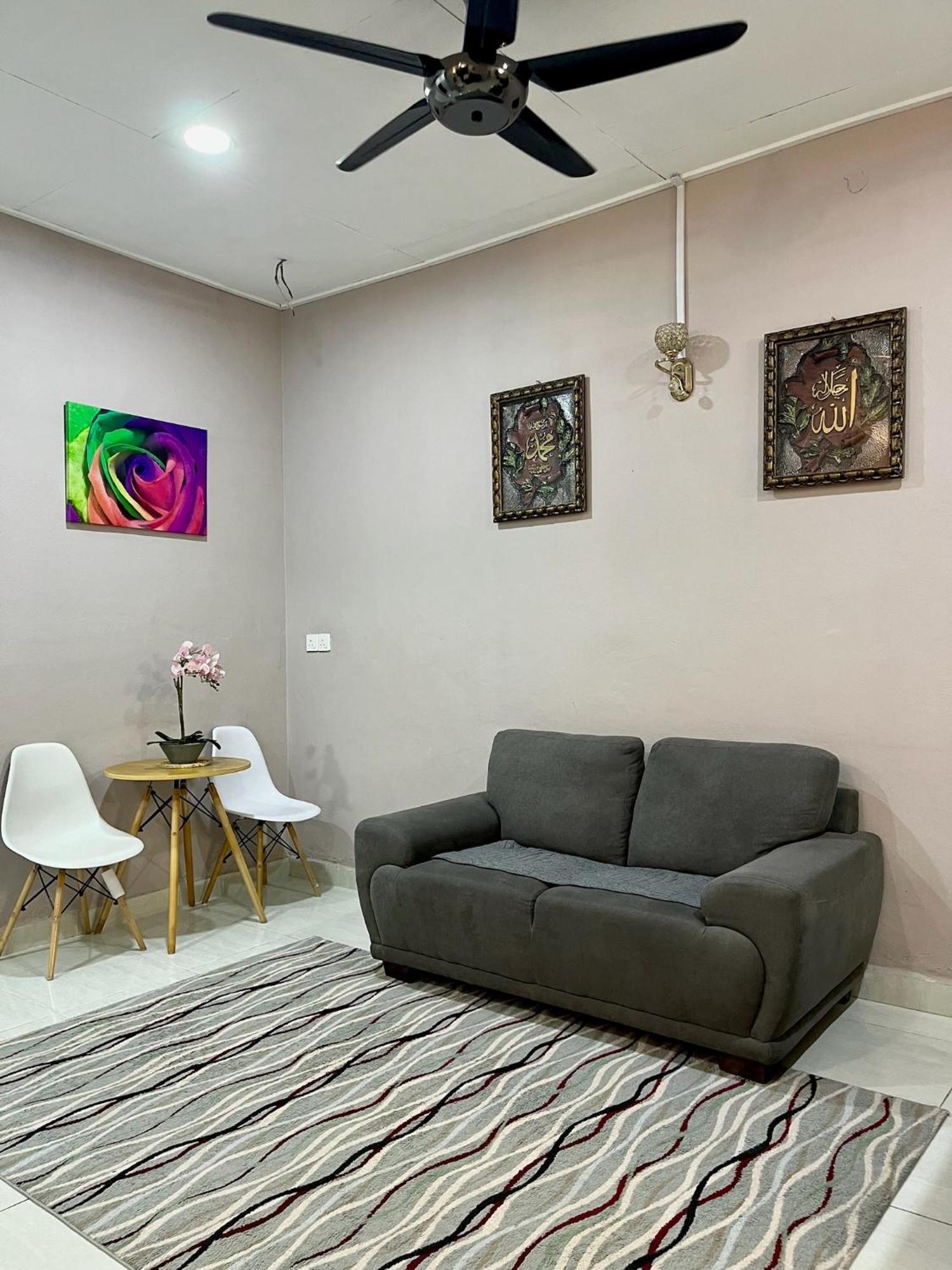 Aina Guest House Kota Bharu Exterior photo