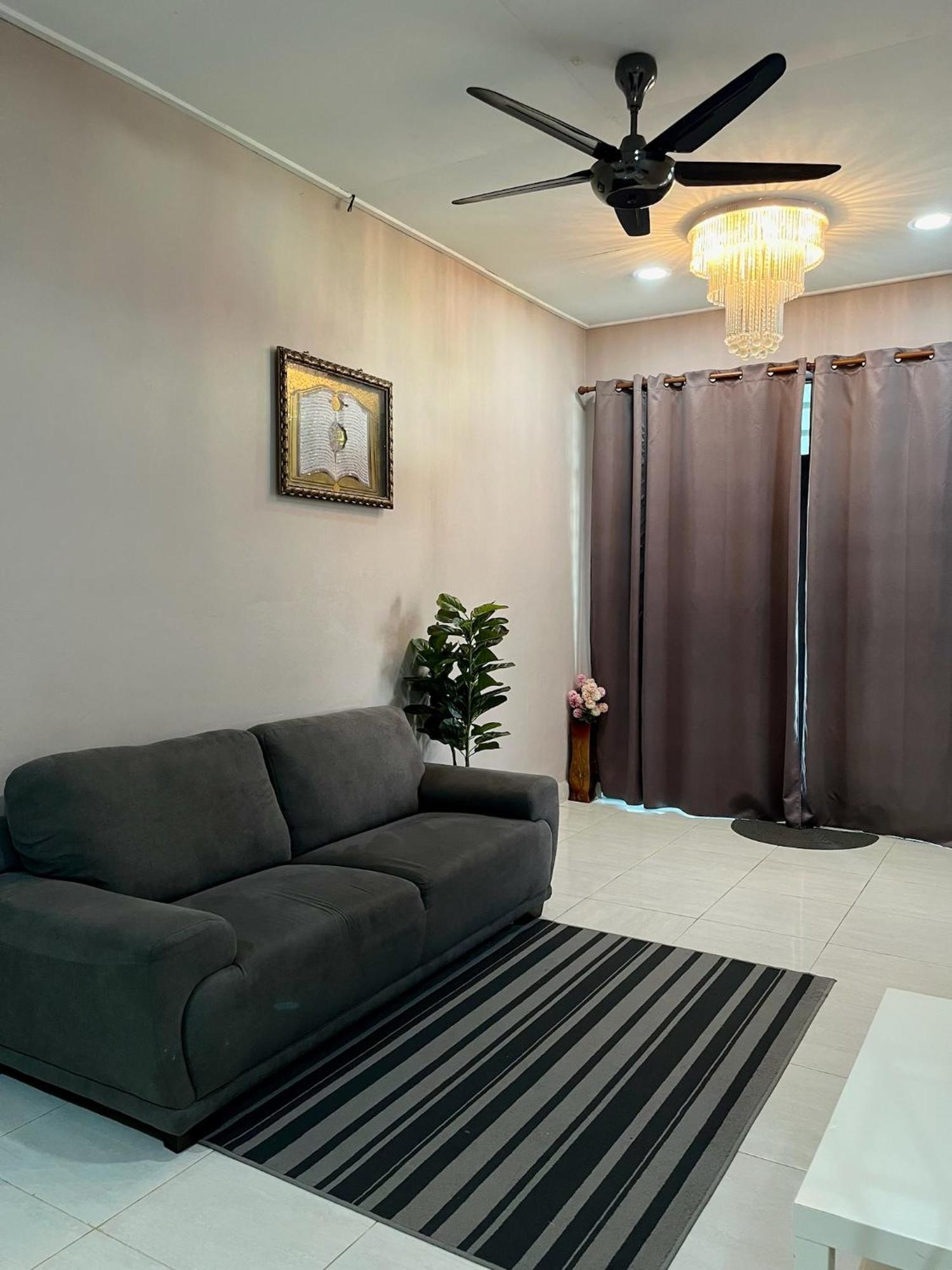 Aina Guest House Kota Bharu Exterior photo