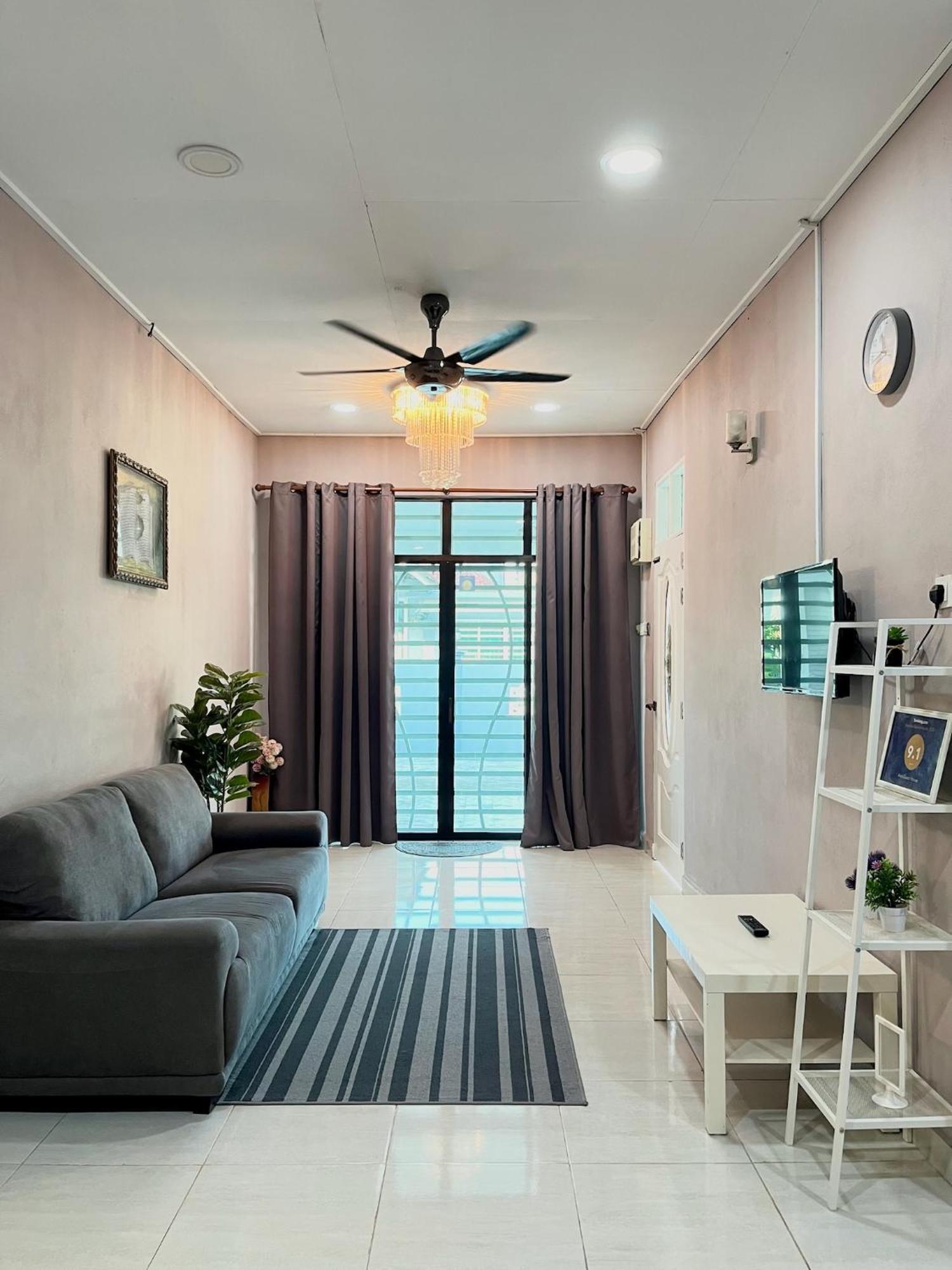 Aina Guest House Kota Bharu Exterior photo