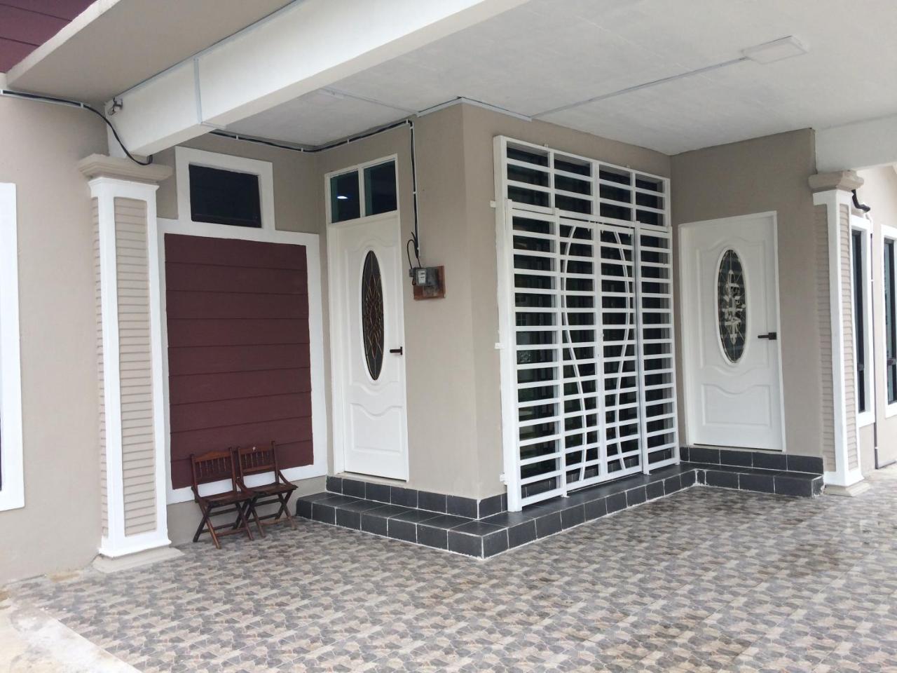 Aina Guest House Kota Bharu Exterior photo